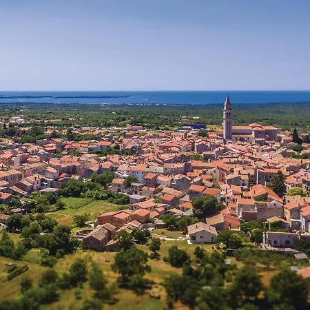 Stunning In Vodnjan With Kitchen 別荘