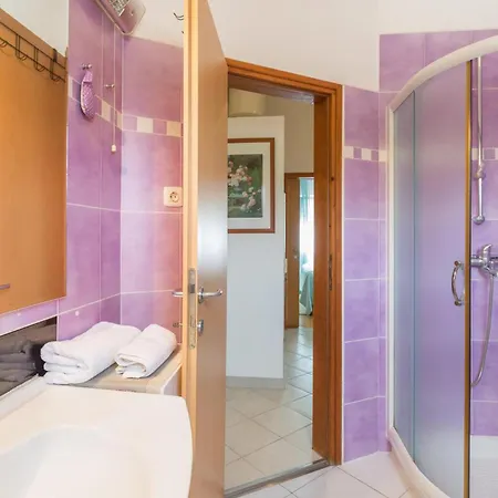 Stunning In Vodnjan With Kitchen Orbanici