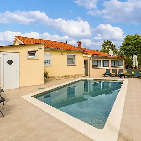 Stunning In Vodnjan With Kitchen * Orbanici