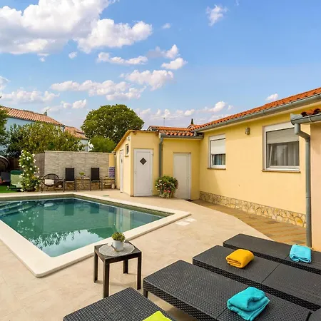 Stunning In Vodnjan With Kitchen Holiday home