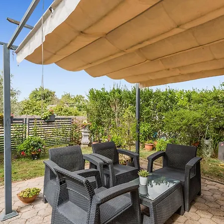 Stunning In Vodnjan With Kitchen Orbanici