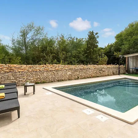 Stunning In Vodnjan With Kitchen * Orbanici